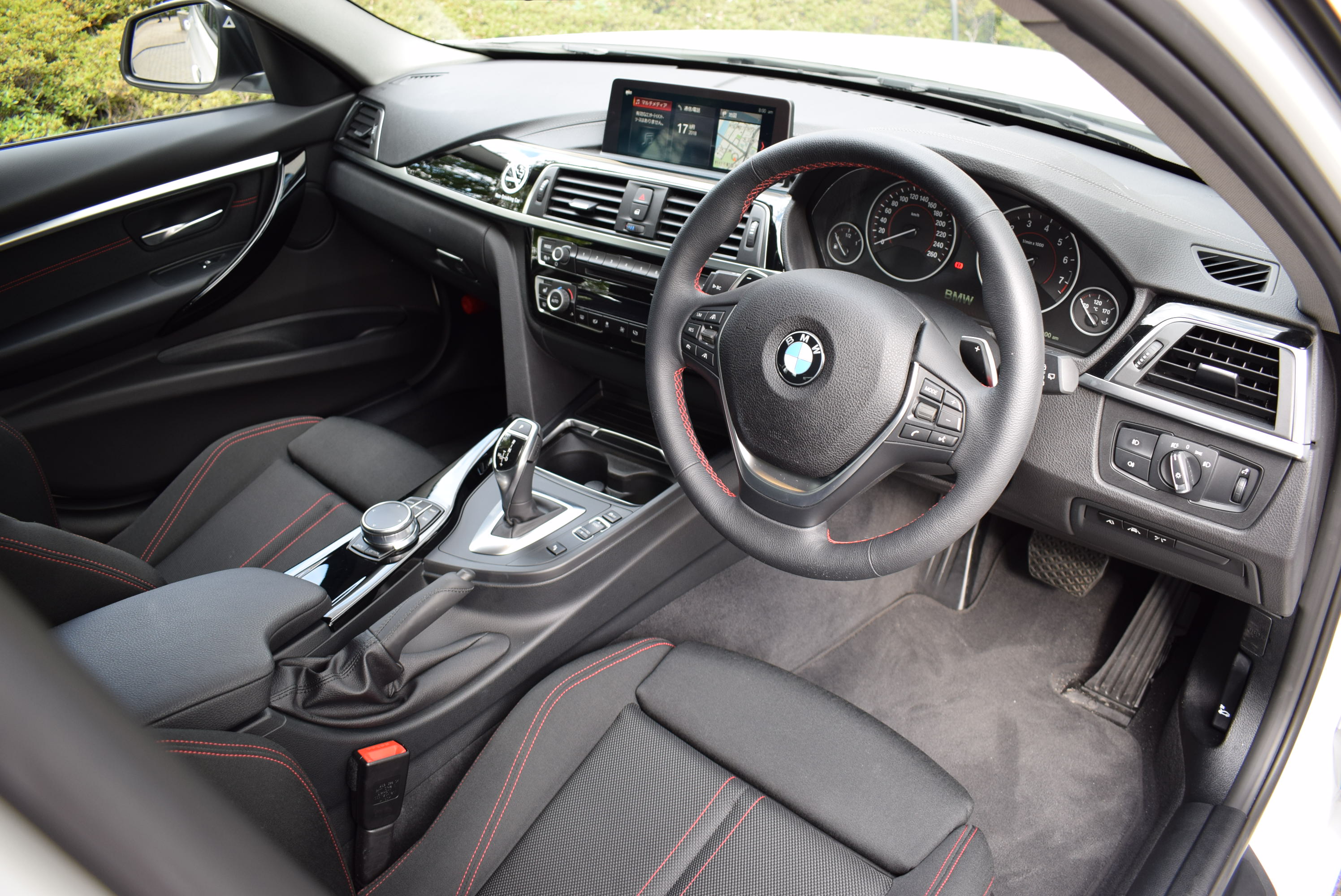 BMW320i Touring Sport 3