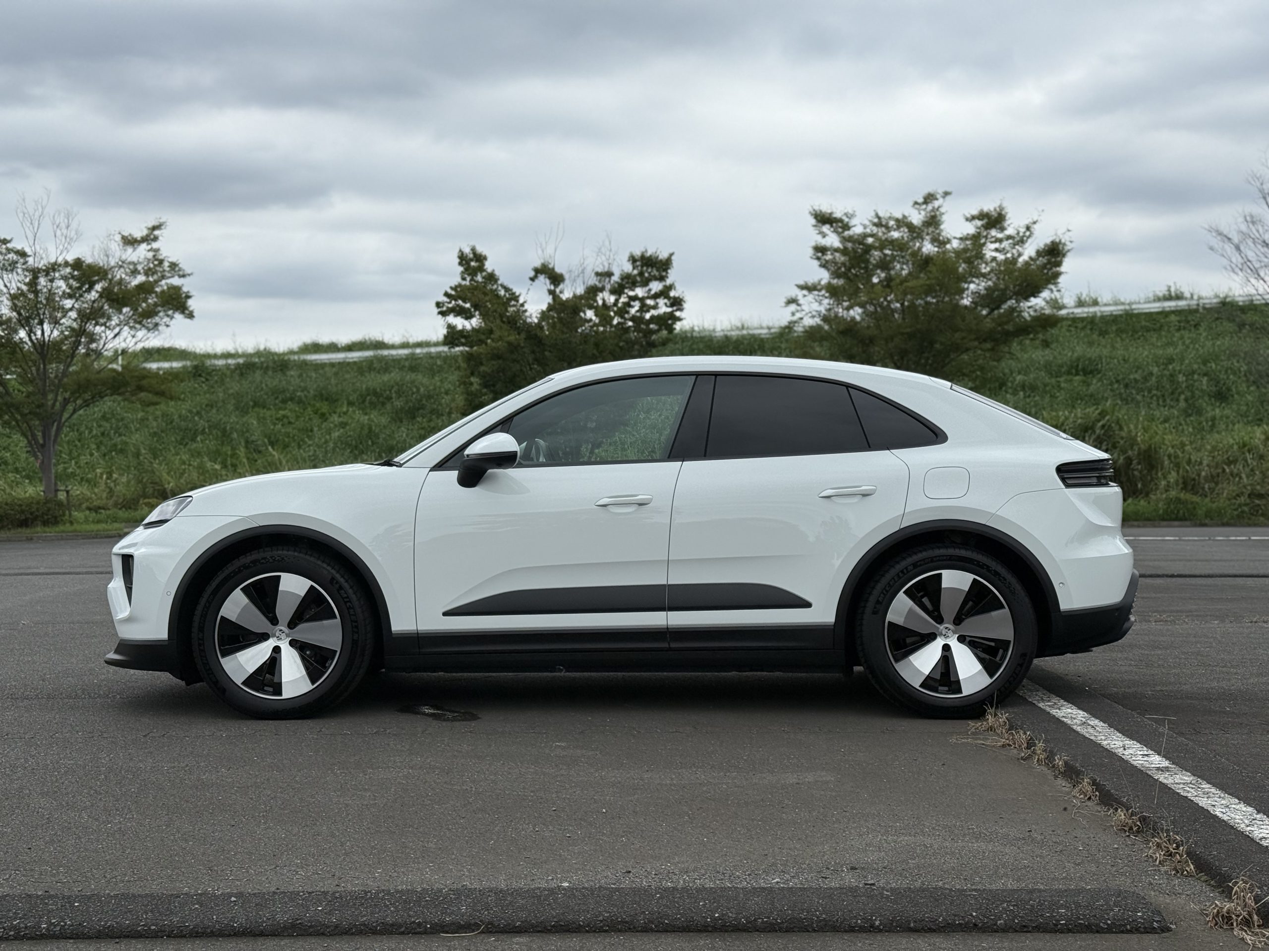 ポルシェ マカンエレクトリック 3