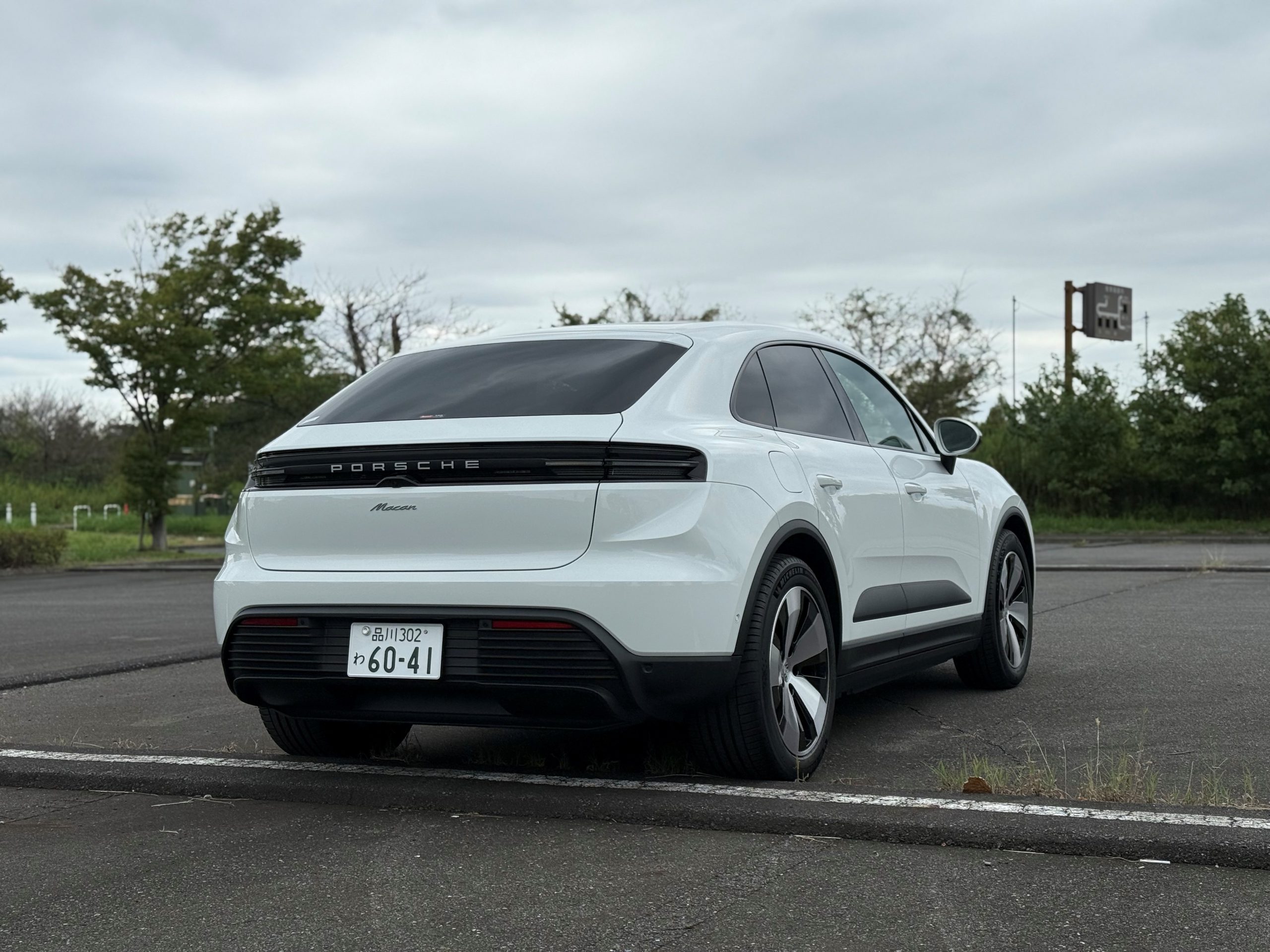 ポルシェ マカンエレクトリック 4